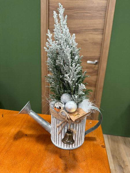 mini arbolito de Navidad con macetero